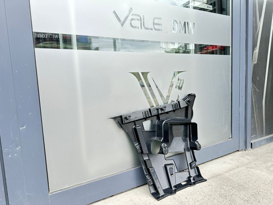 BMW 3 SERİSİ ARKA TAMPON BRAKETİ - R - F30 YAN SANAYİ