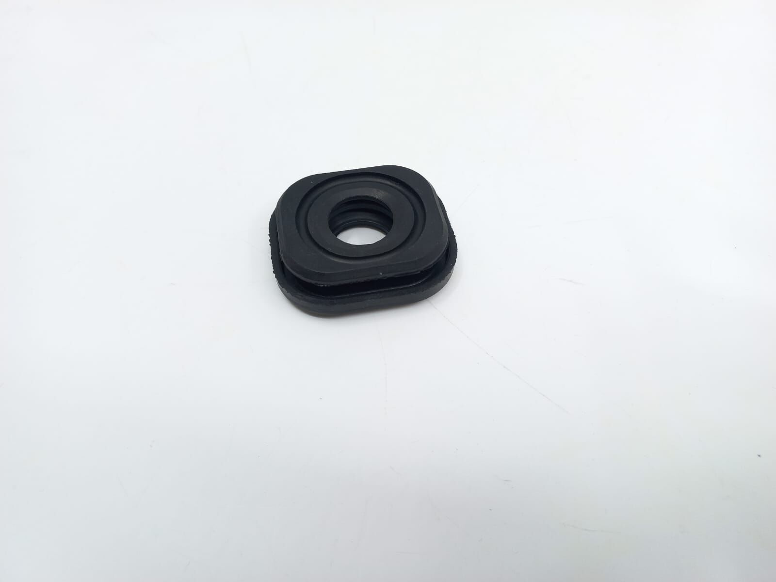 BMW 5 SERİSİ RADYATÖR ÜST TUTUCU LASTİĞİ F10 YAN SANAYİ