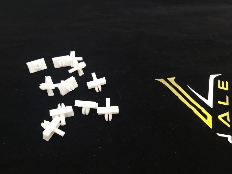 BMW  5 SERİSİ KAPI ÇITA KLİPSİ E34 10 LU YAN SANAYİ