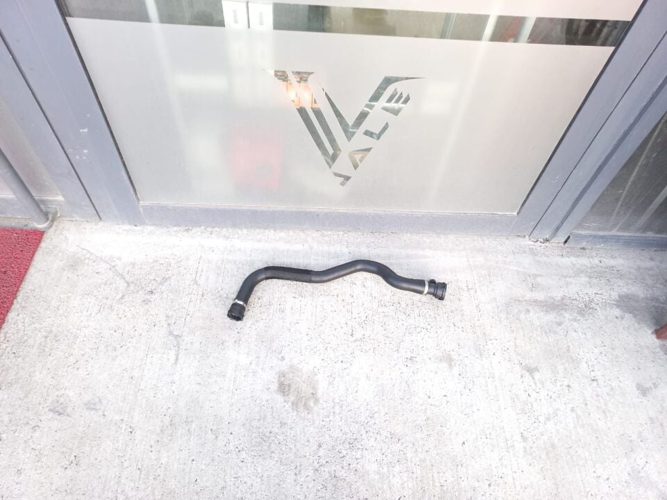 BMW  5 SERİSİ RADYATÖR ÜST HORTUMU G30 YAN SANAYİ