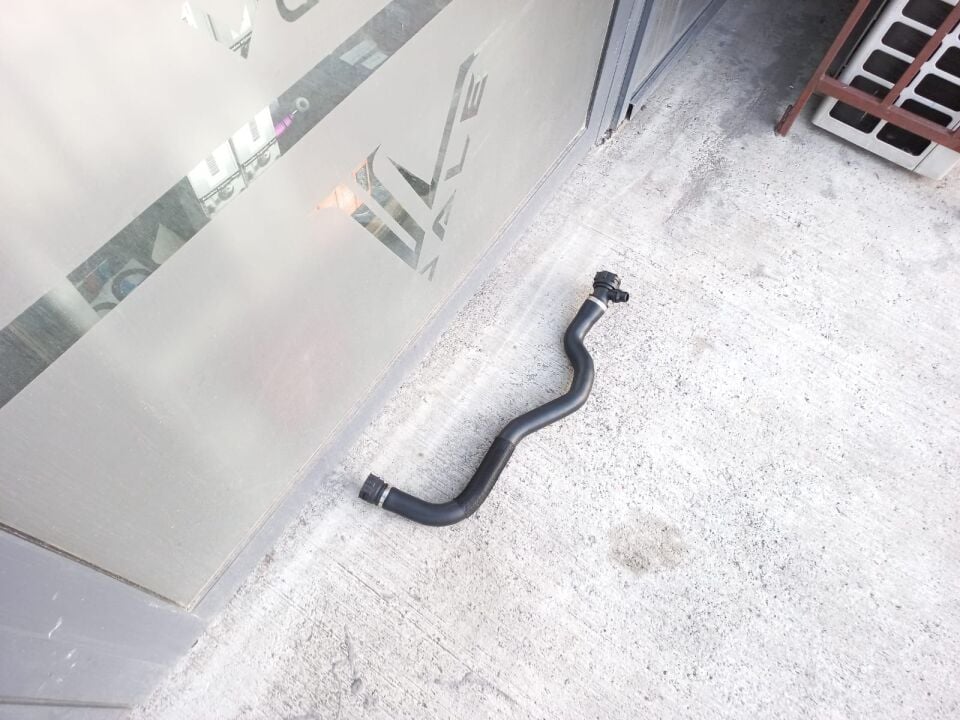 BMW  5 SERİSİ RADYATÖR ÜST HORTUMU G30 YAN SANAYİ