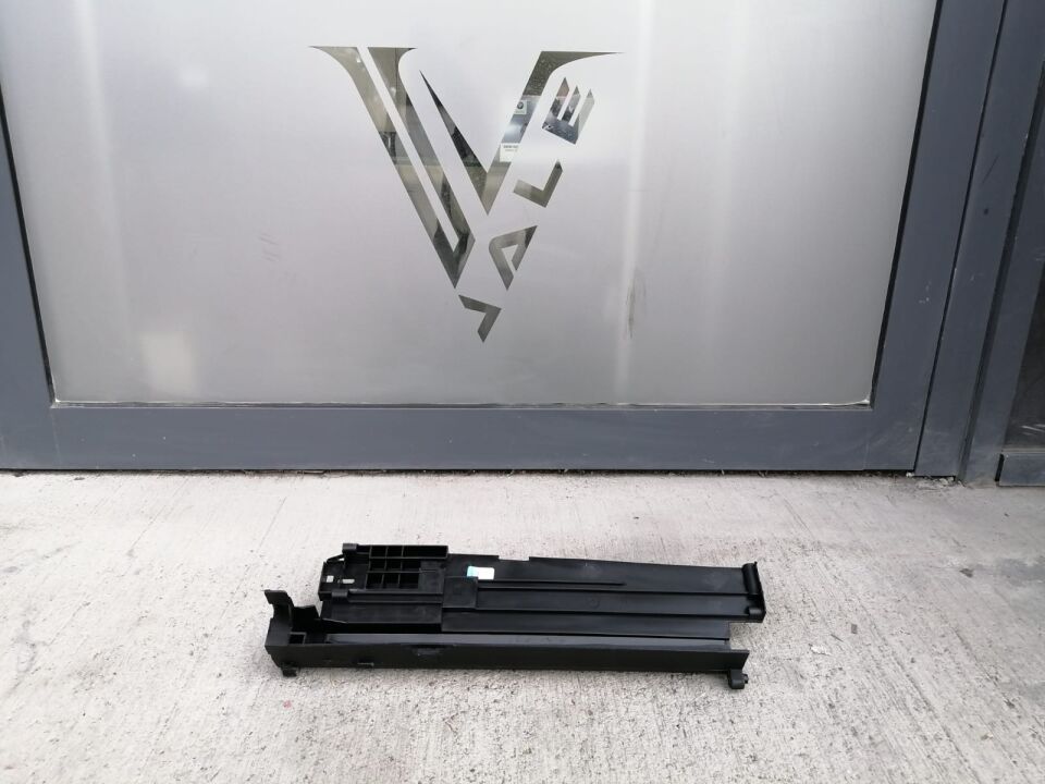 BMW 5 SERİSİ RADYATÖR YAN TUTUCU BRAKETİ - L - F10 YAN SANAYİ