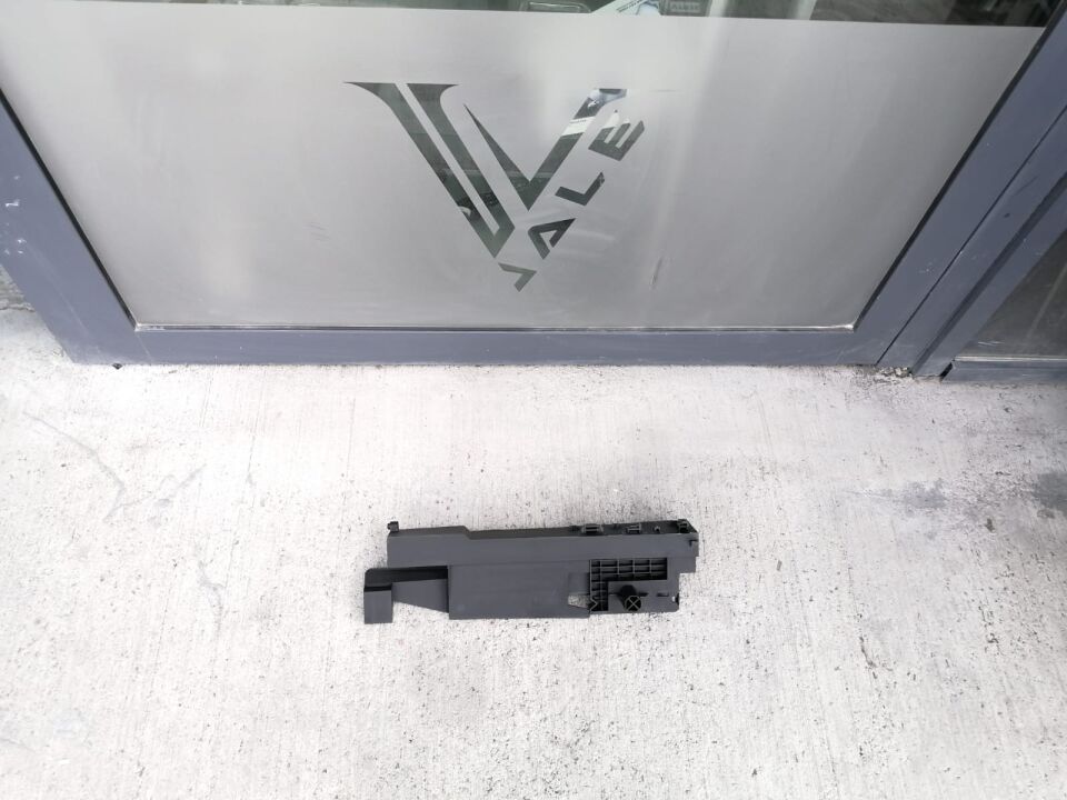 BMW 5 SERİSİ RADYATÖR YAN TUTUCU BRAKETİ - R - F10 YAN SANAYİ