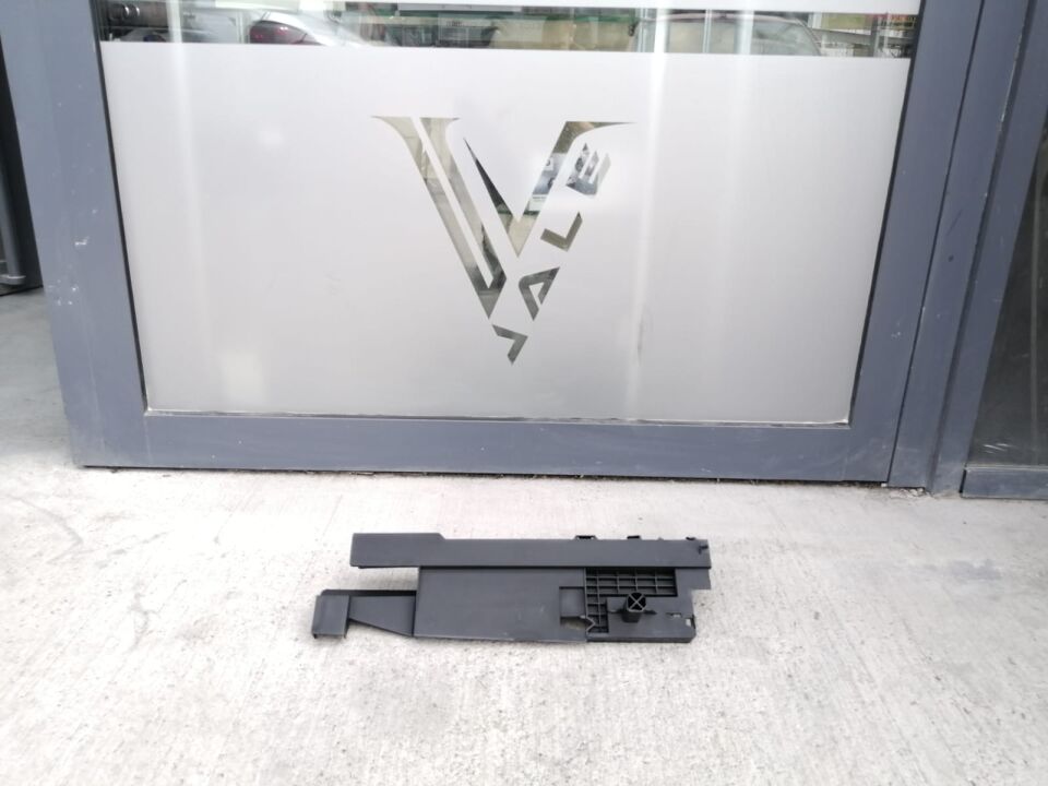 BMW 5 SERİSİ RADYATÖR YAN TUTUCU BRAKETİ - R - F10 YAN SANAYİ