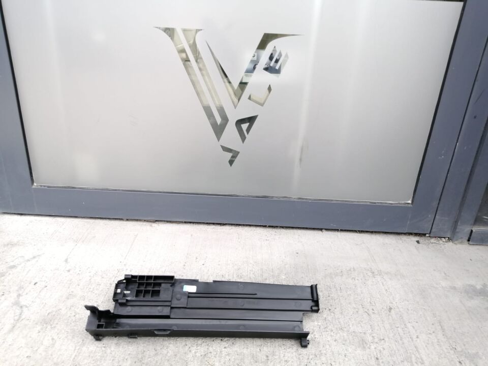 BMW 5 SERİSİ RADYATÖR YAN TUTUCU BRAKETİ - R - F10 YAN SANAYİ