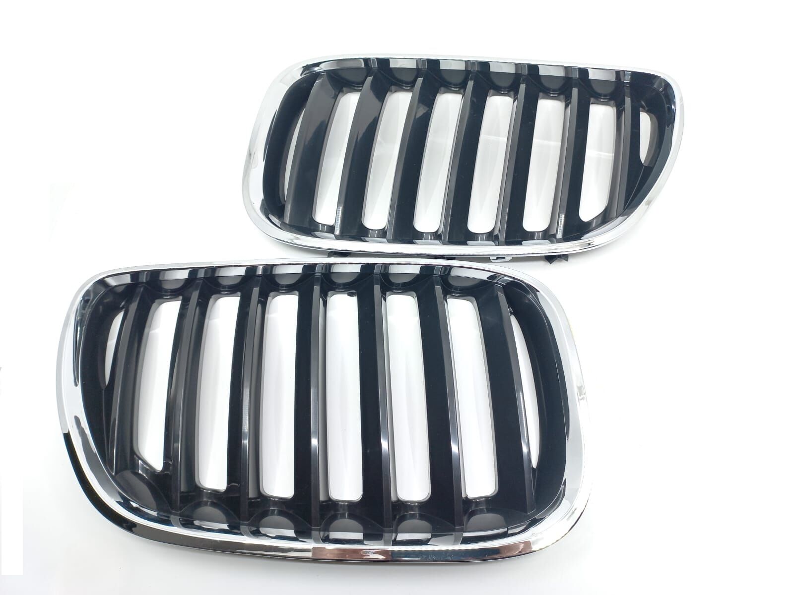 BMW X5 SERİSİ ÖN PANJUR BÖBREK TAKIMI R L DIŞI KROM İÇİ SİYAH E53.Y.M. YAN SANAYİ