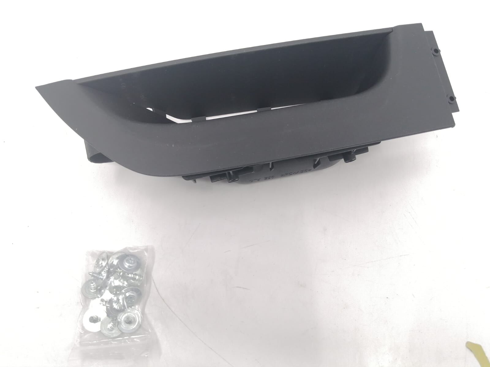 BMW 3 SERİSİ ÖN SOL KAPI İÇ ÇEKME KOLU - SİYAH - E90.LCI YAN SANAYİ