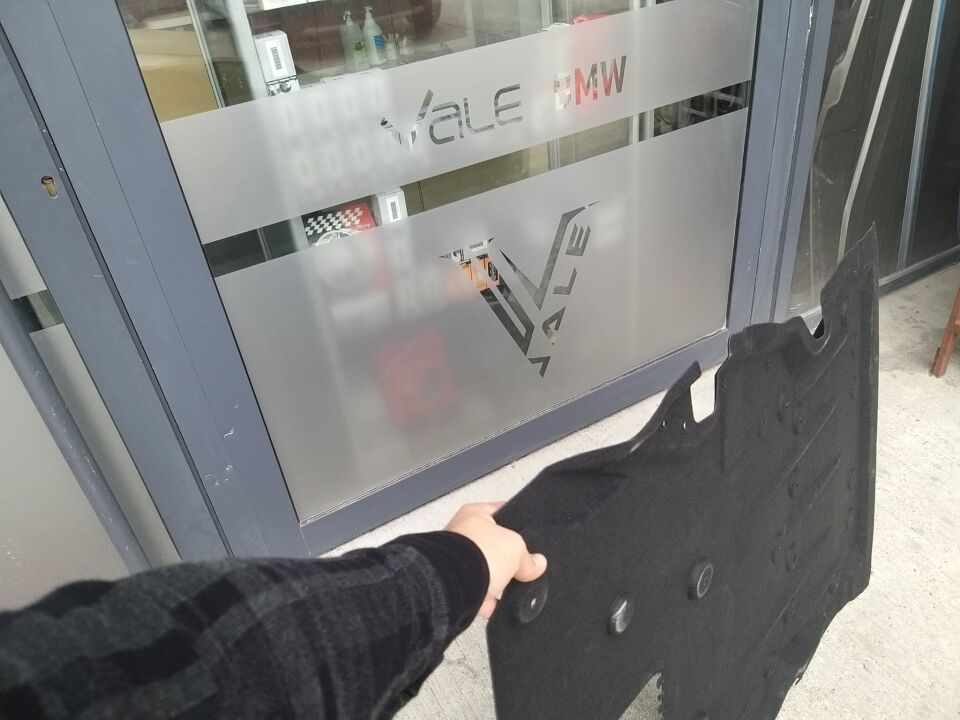 BMW 1-3 SERİSİ MOTOR ALT MUHAFAZA BAKALİTİ - KEÇE - F20.F30 YAN SANAYİ