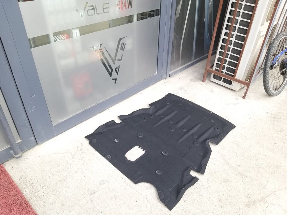 BMW 1-3 SERİSİ MOTOR ALT MUHAFAZA BAKALİTİ - KEÇE - F20.F30 YAN SANAYİ