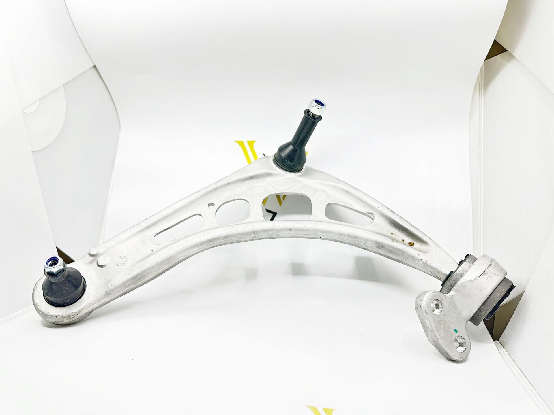 BMW 3 SERİSİ ÖN SALINCAK L - BURÇLU - E46 YAN SANAYİ