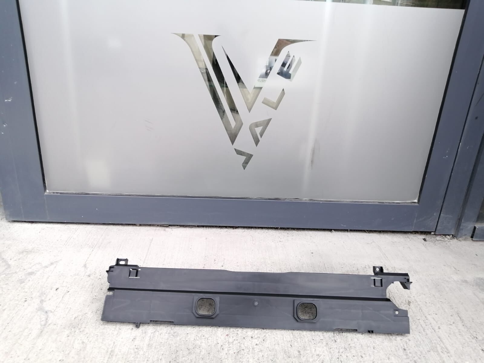 BMW 5 SERİSİ RADYATÖR ÜST KAPAĞI F10 YAN SANAYİ