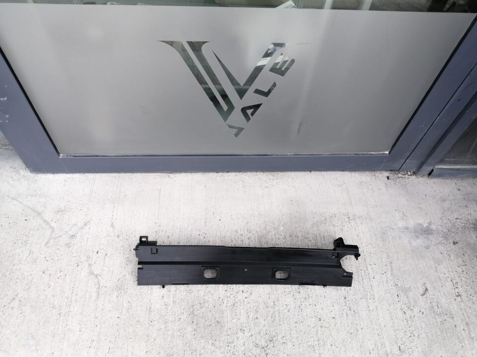 BMW 5 SERİSİ RADYATÖR ÜST KAPAĞI F10 YAN SANAYİ