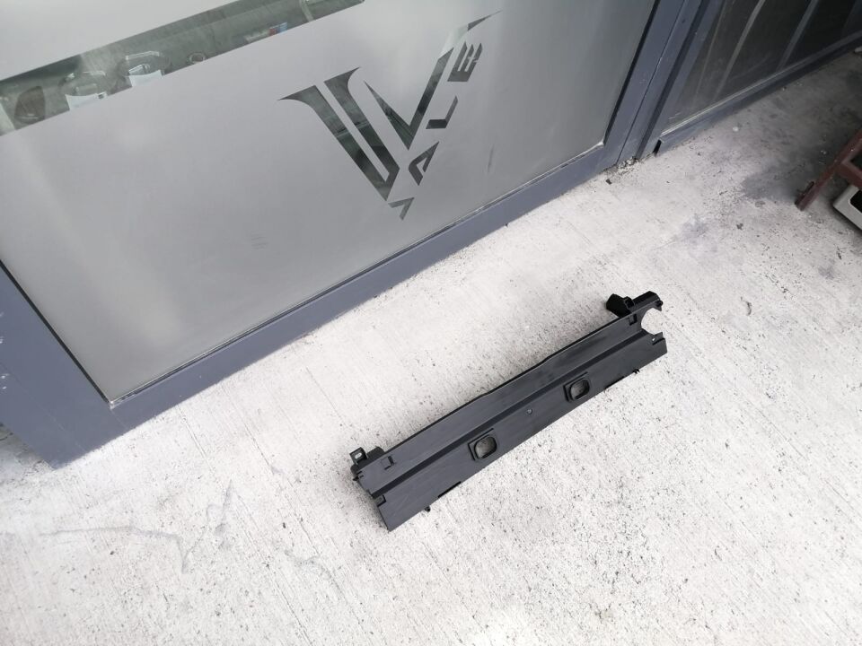 BMW 5 SERİSİ RADYATÖR ÜST KAPAĞI F10 YAN SANAYİ