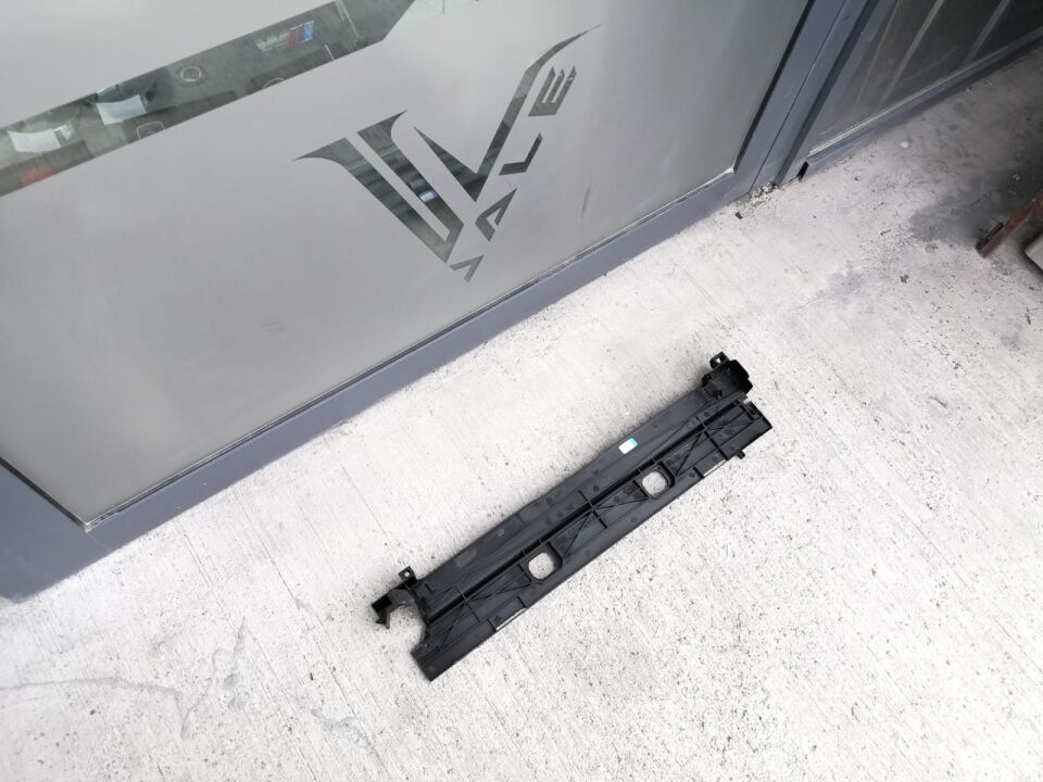 BMW 5 SERİSİ RADYATÖR ÜST KAPAĞI F10 YAN SANAYİ