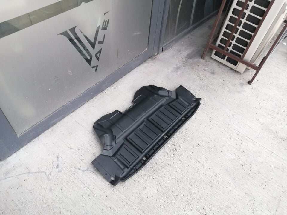 BMW X5 SERİSİ MOTOR ALT MUHAFAZA BAKALİTİ E53.M57N YAN SANAYİ