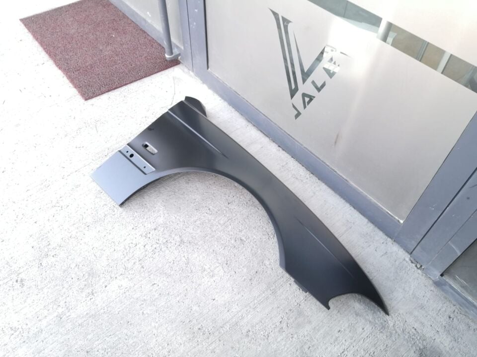 BMW 5 SERİSİ ÖN ÇAMURLUK - R - DELİKLİ - E39 YAN SANAYİ