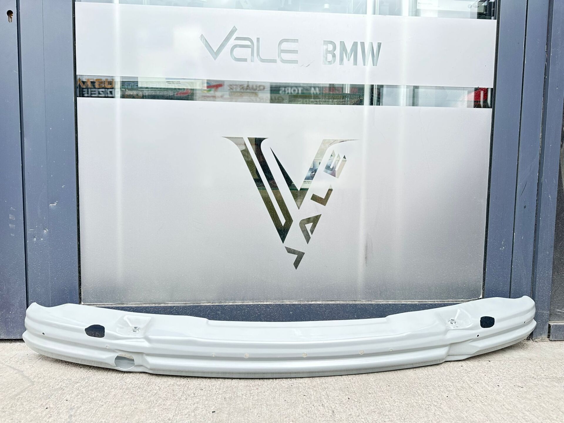 BMW 5 SERİSİ ÖN TAMPON İÇ DEMİRİ E39 YAN SANAYİ