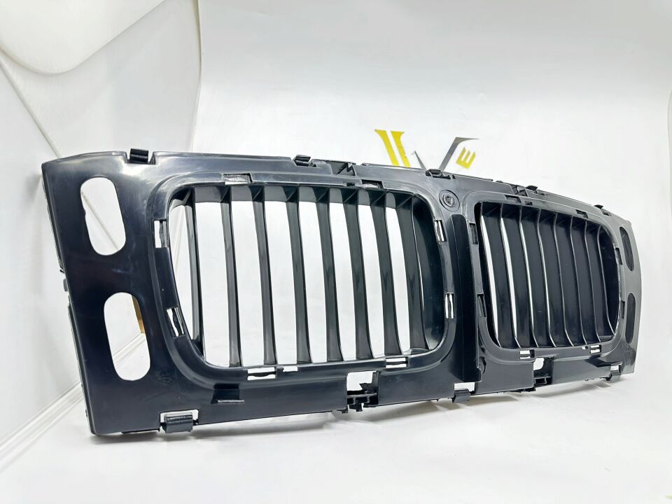 BMW 5 SERİSİ PANJUR ORTA - KROMSUZ - E34.Y.M YAN SANAYİ