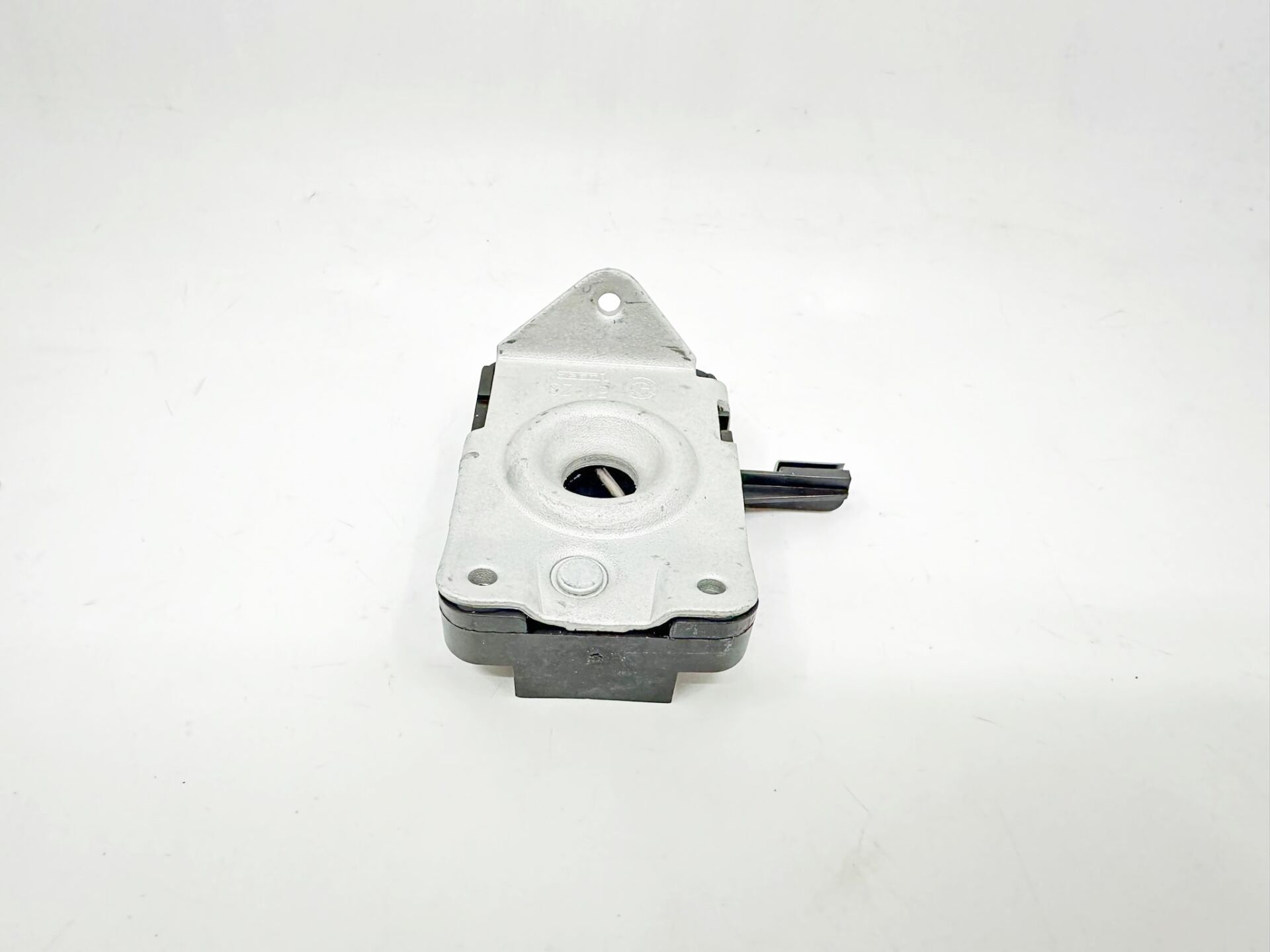 BMW 3 SERİSİ KAPUT KİLİT ALT KARŞILIĞI - R - E36 ORJİNAL