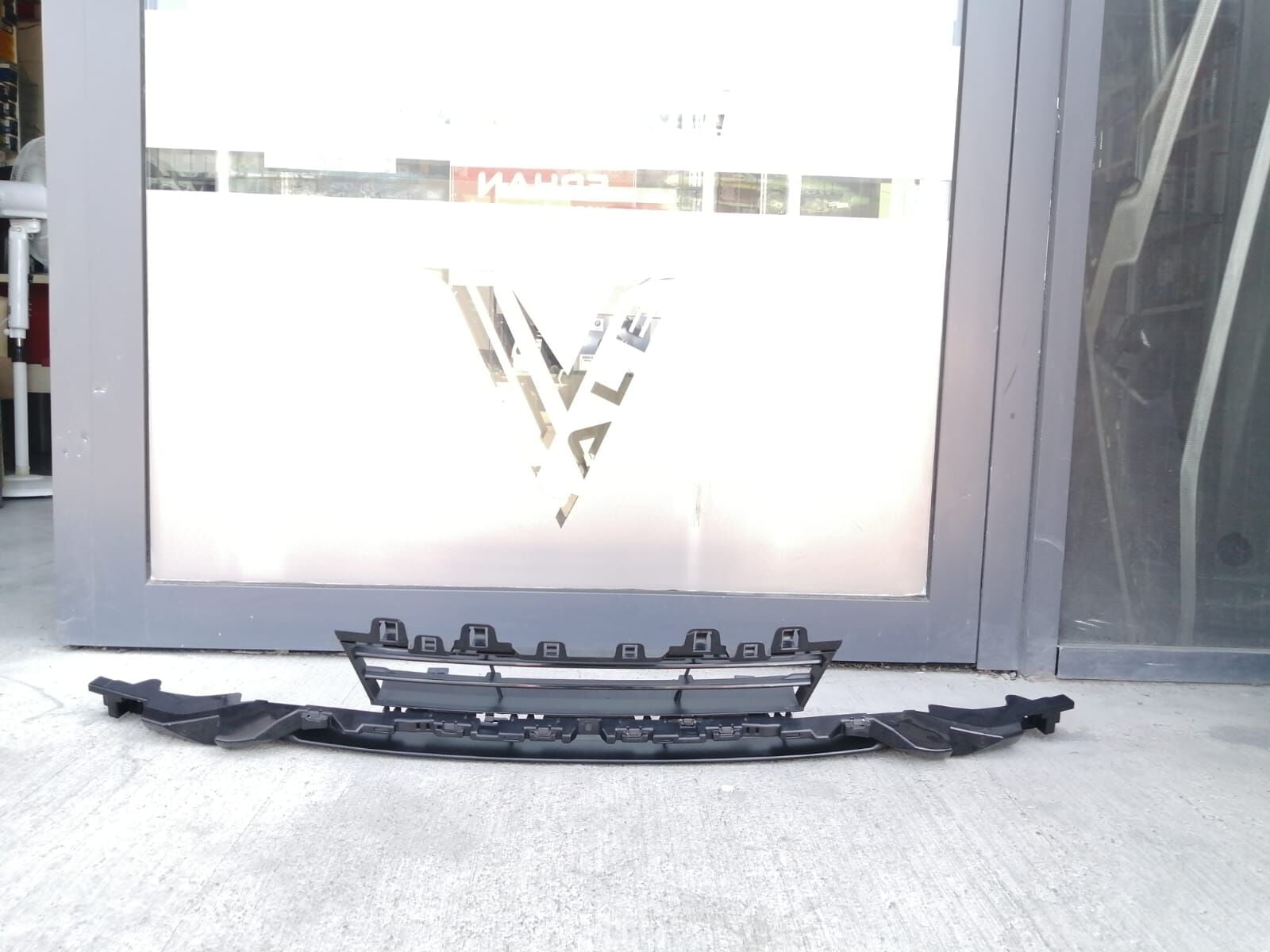 BMW 3 SERİSİ ORTA IZGARA F30 LCİ YAN SANAYİ