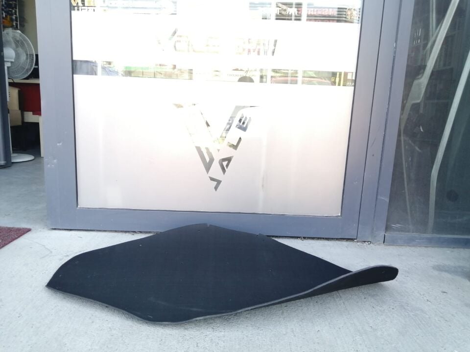 BMW 1-3 SERİSİ MOTOR KAPUT İZALASYON KEÇESİ F20.F30 YAN SANAYİ