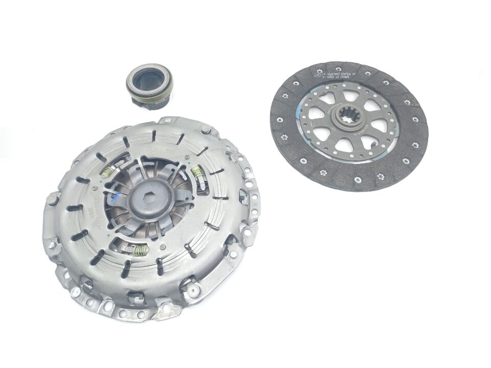 BMW 3-5 SERİSİ DEBRİYAJ SETİ 623323000 M52.M54.228.E39.E46 LUK