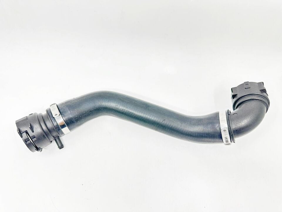 BMW 1 SERİSİ RADYATÖR ÜST HORTUMU E87.LCI YAN SANAYİ