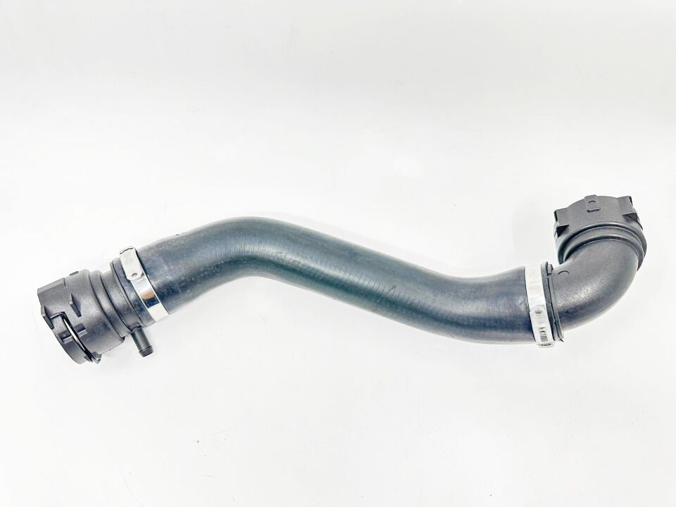 BMW 1 SERİSİ RADYATÖR ÜST HORTUMU E87.LCI YAN SANAYİ