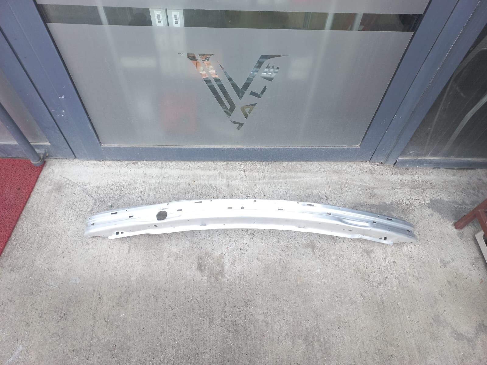 BMW 3 SERİSİ ÖN TAMPON İÇ DEMİRİ METAL E46 YAN SANAYİ