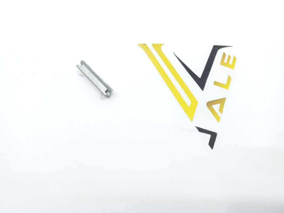 BMW 5-X5 SERİSİ ÖN CAM ÇITA KLİPSİ E60.E70 YAN SANAYİ