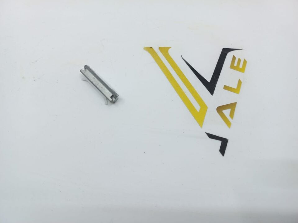 BMW 5-X5 SERİSİ ÖN CAM ÇITA KLİPSİ E60.E70 YAN SANAYİ