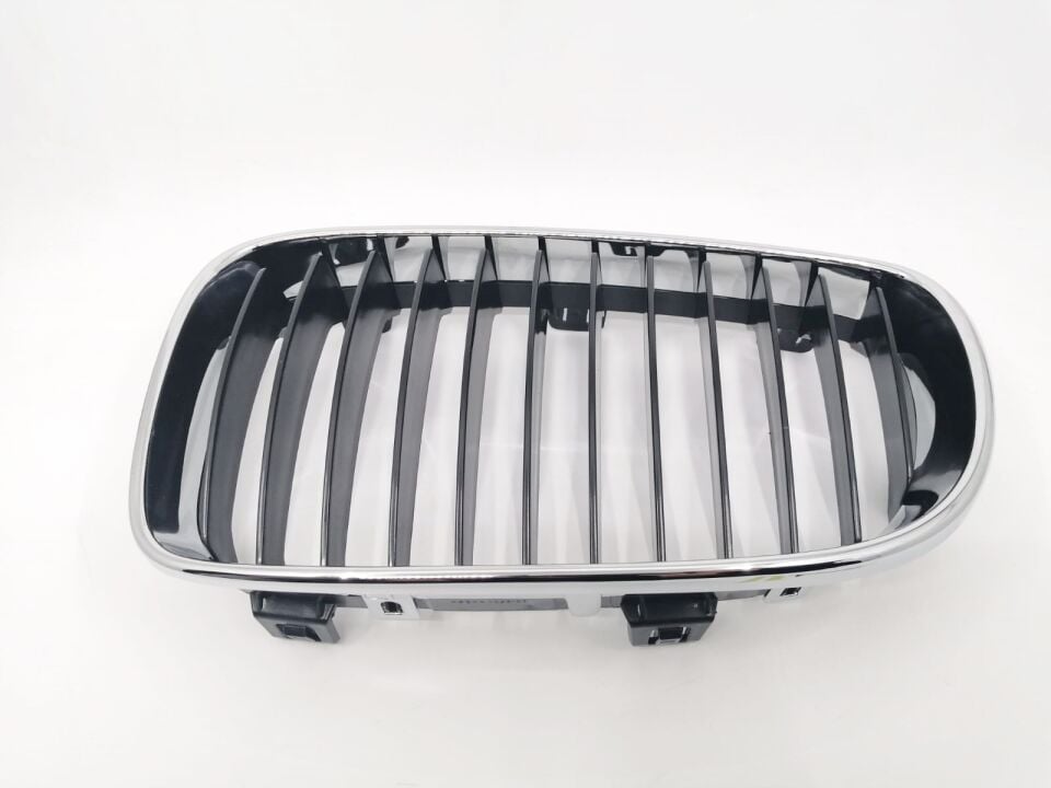 BMW 1 SERİSİ ÖN PANJUR - L - DIŞI KROM İÇİ SİYAH - E87.LCI YAN SANAYİ
