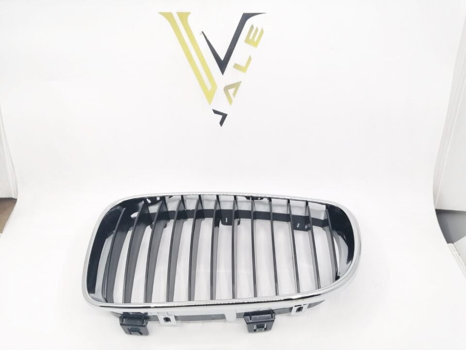 BMW 1 SERİSİ ÖN PANJUR - L - DIŞI KROM İÇİ SİYAH - E87.LCI YAN SANAYİ