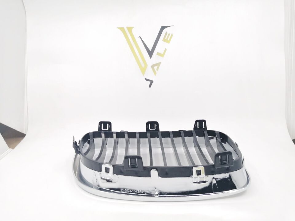 BMW 1 SERİSİ ÖN PANJUR - L - DIŞI KROM İÇİ SİYAH - E87.LCI YAN SANAYİ