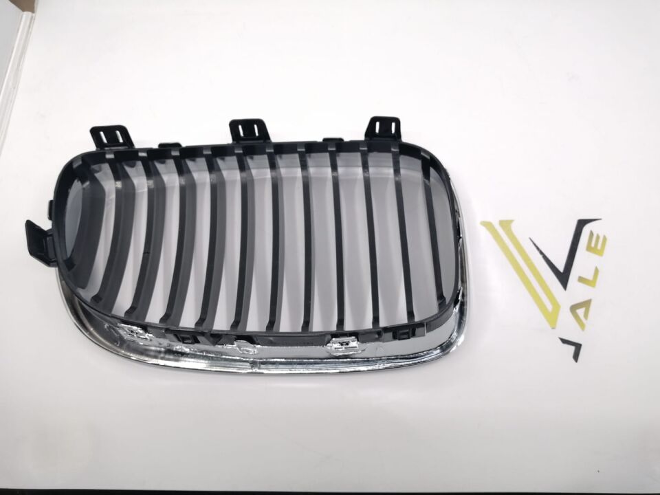 BMW 1 SERİSİ ÖN PANJUR - L - DIŞI KROM İÇİ SİYAH - E87.LCI YAN SANAYİ