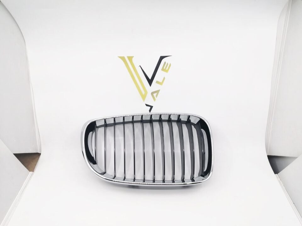 BMW 1 SERİSİ ÖN PANJUR - R - DIŞI KROM İÇİ SİYAH - E87.LCI YAN SANAYİ