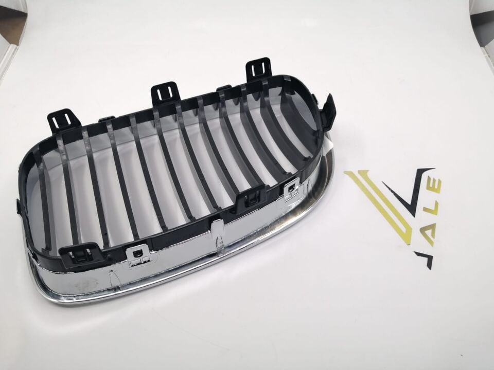 BMW 1 SERİSİ ÖN PANJUR - R - DIŞI KROM İÇİ SİYAH - E87.LCI YAN SANAYİ