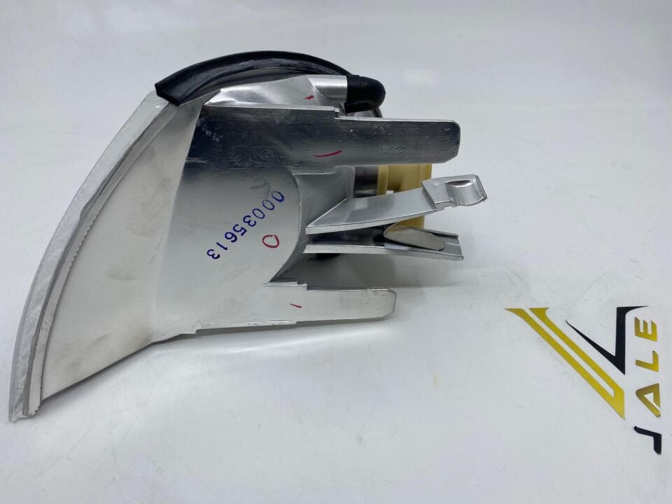 BMW 3 SERİSİ ÖN SİNYAL LAMBASI - R - SAĞ - BEYAZ - E46/4 YAN SANAYİ