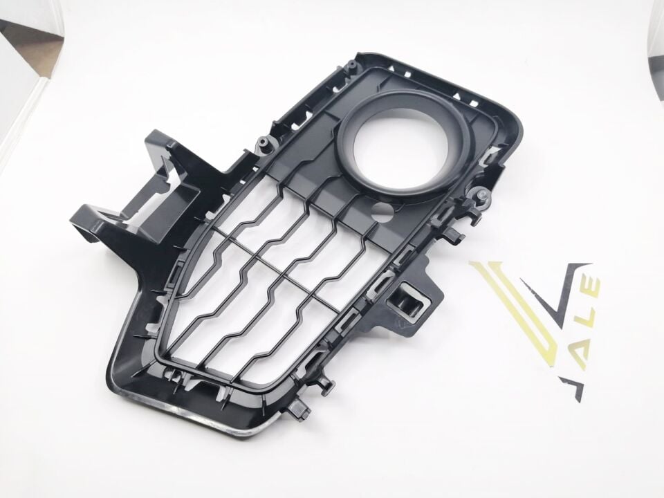 BMW 4 SERİSİ SİS FAR ÇERÇEVESİ - R - AÇIK F32.F33.F36 YAN SANAYİ