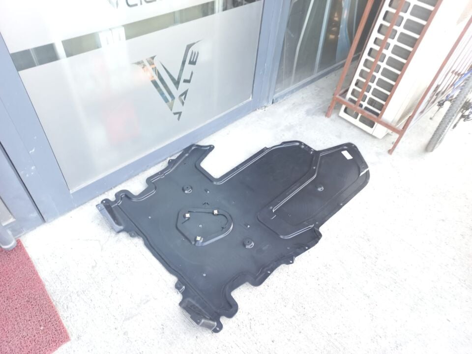 BMW 5 SERİSİ ŞANZUMAN ALT MUHAFAZA BAKALİTİ E60 YAN SANAYİ