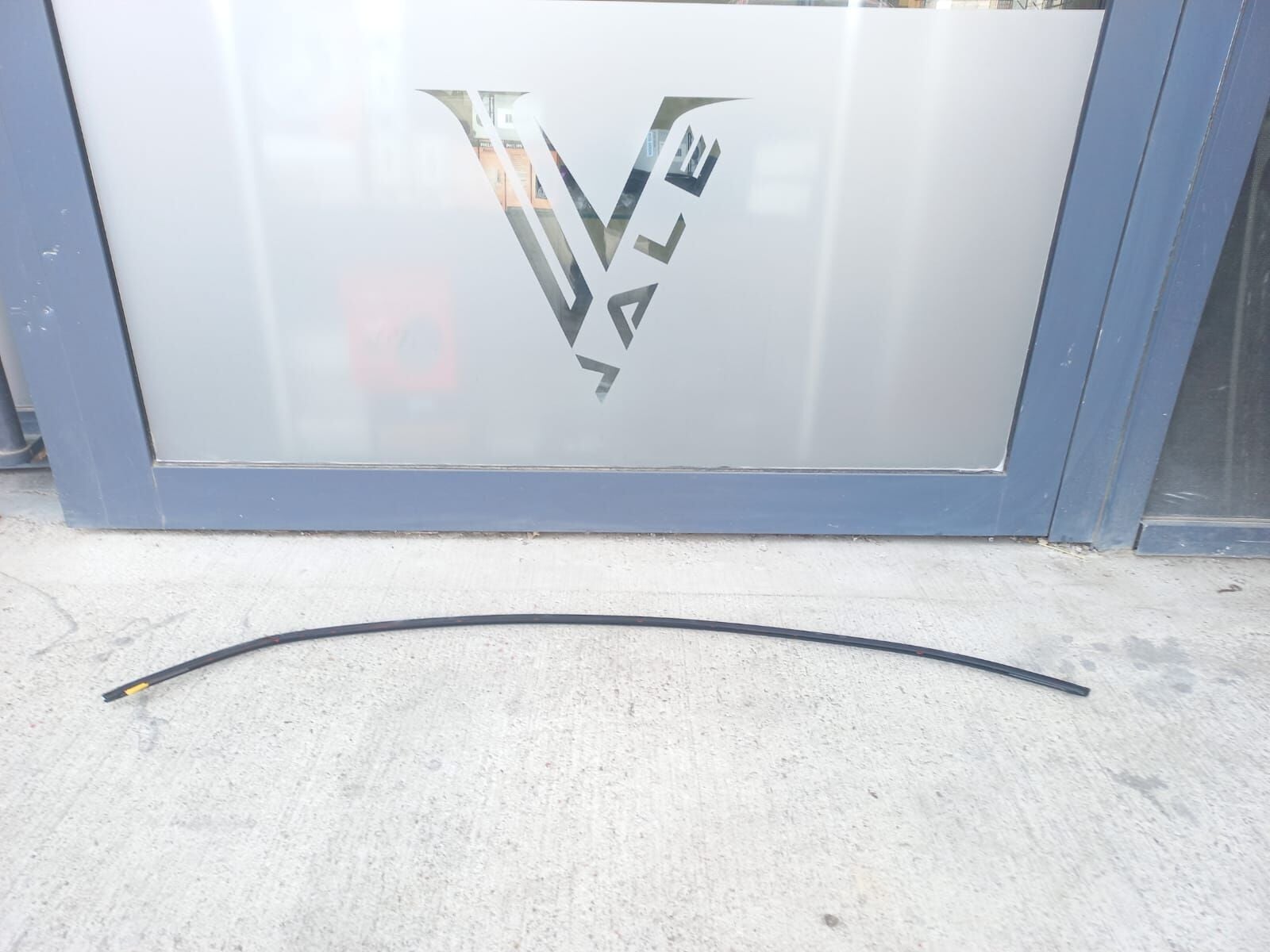 BMW 3 SERİSİ ÖN CAM ÜST LASTİĞİ E90 ORJ