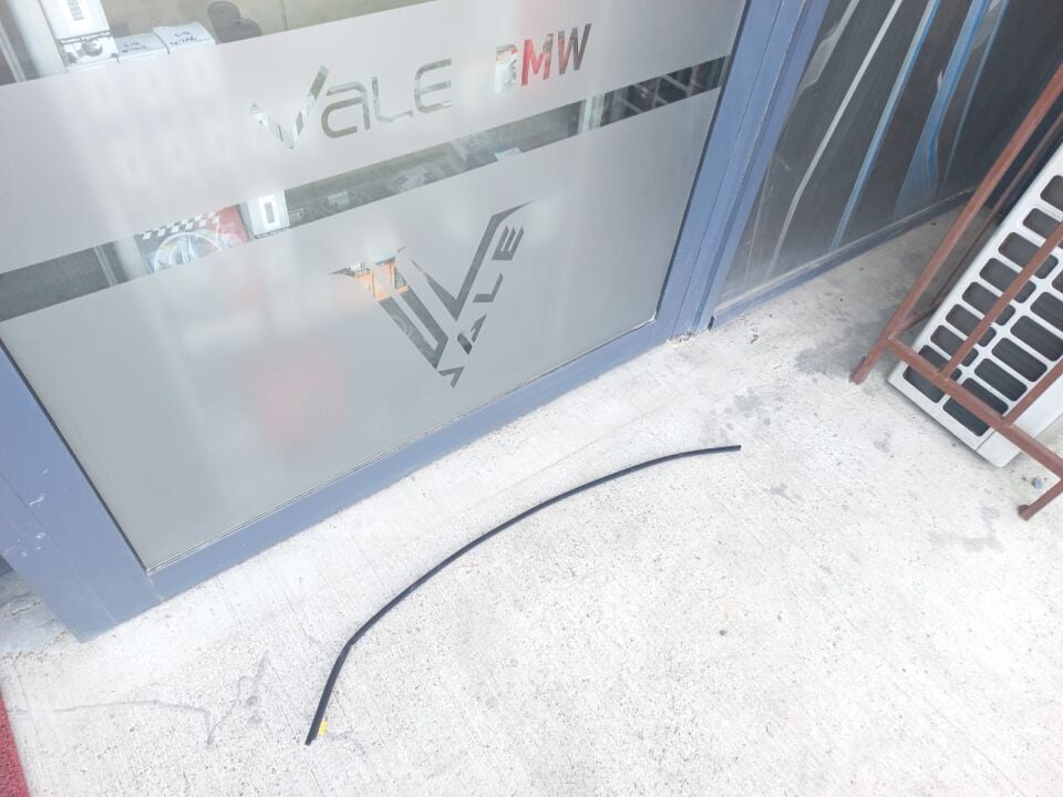 BMW 3 SERİSİ ÖN CAM ÜST LASTİĞİ E90 ORJ