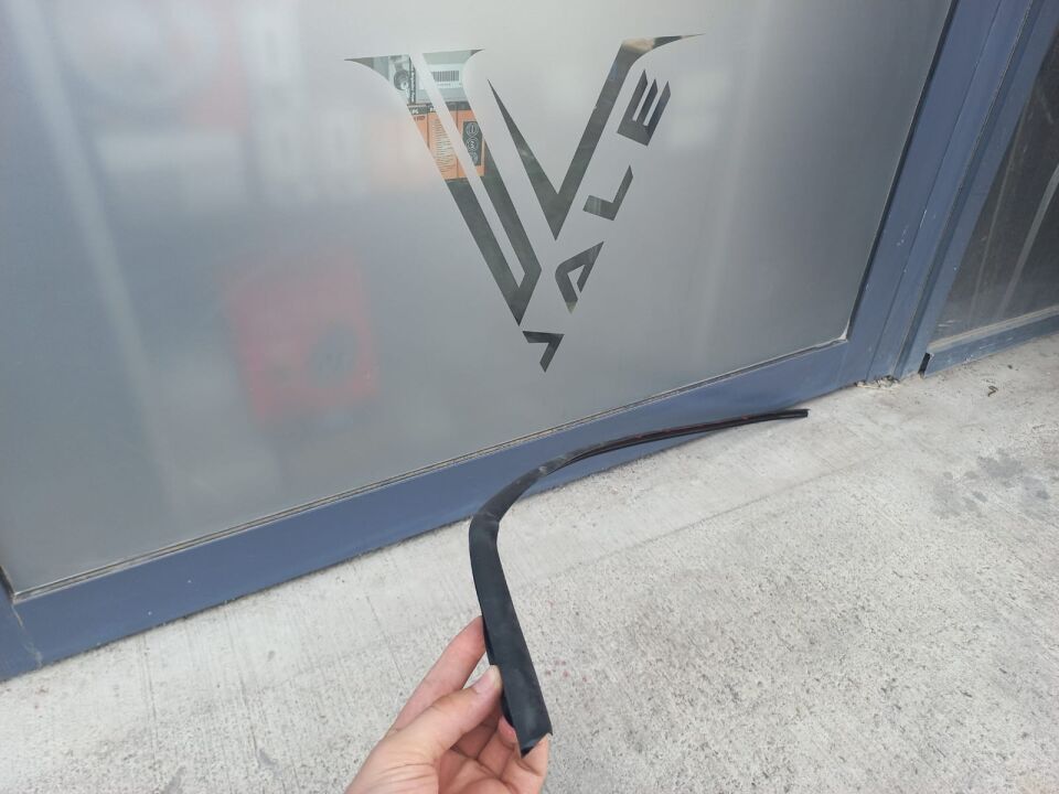 BMW 3 SERİSİ ÖN CAM ÜST LASTİĞİ E90 ORJ