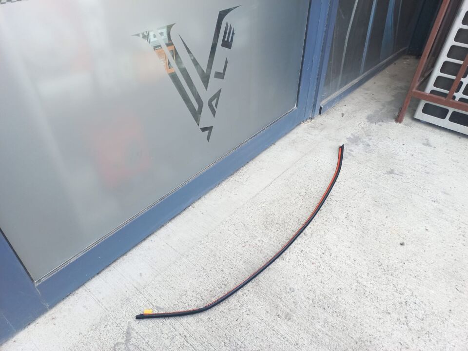 BMW 3 SERİSİ ÖN CAM ÜST LASTİĞİ E90 ORJ