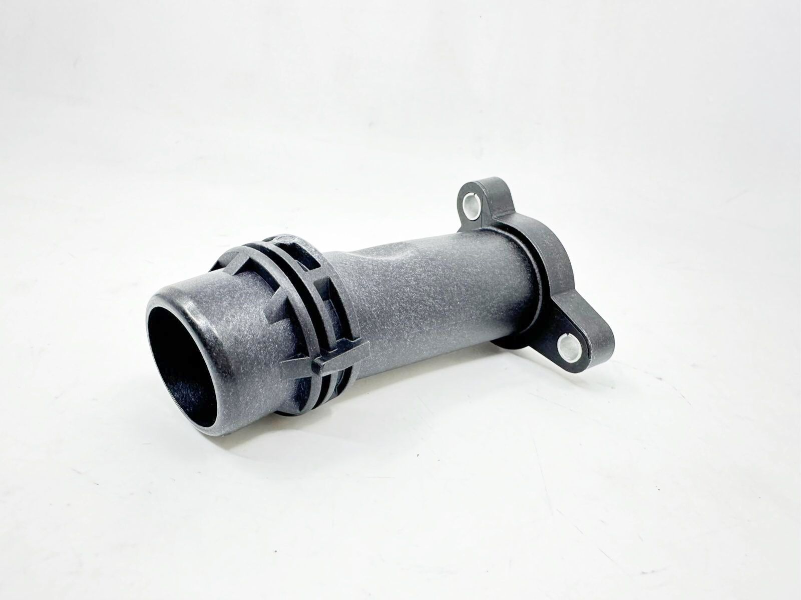 BMW 1 SERİSİ BAĞLANTI AÇI PARÇASI SU FLANŞI F20.F30 ORJİNAL