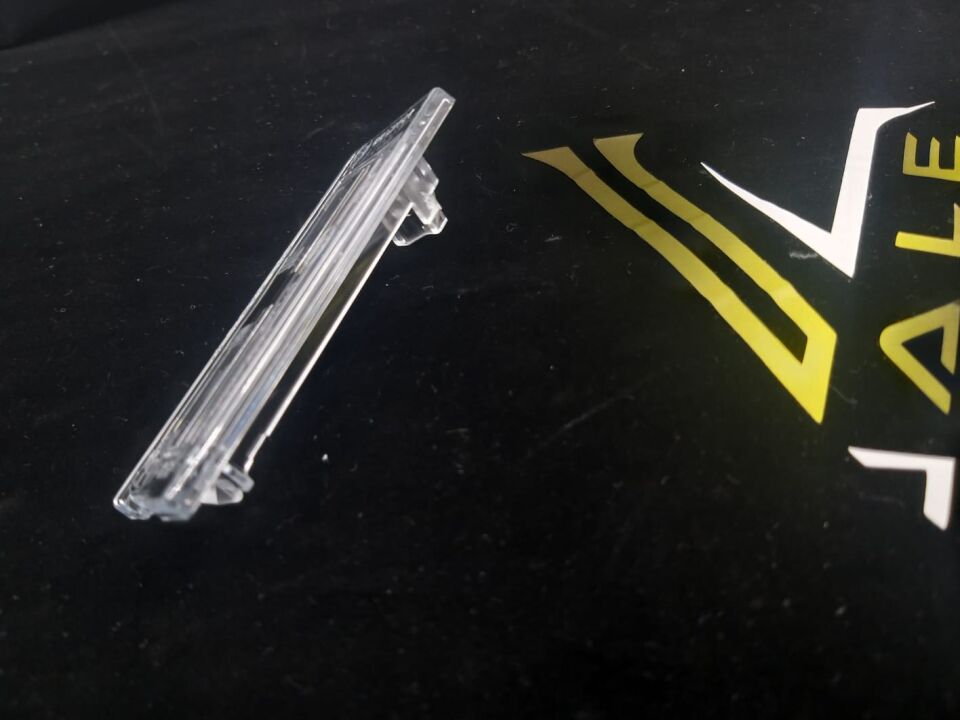 BMW X3 SERİSİ PLAKA AYDINLATMA CAMI X3.X5.>09/01 ORJİNAL