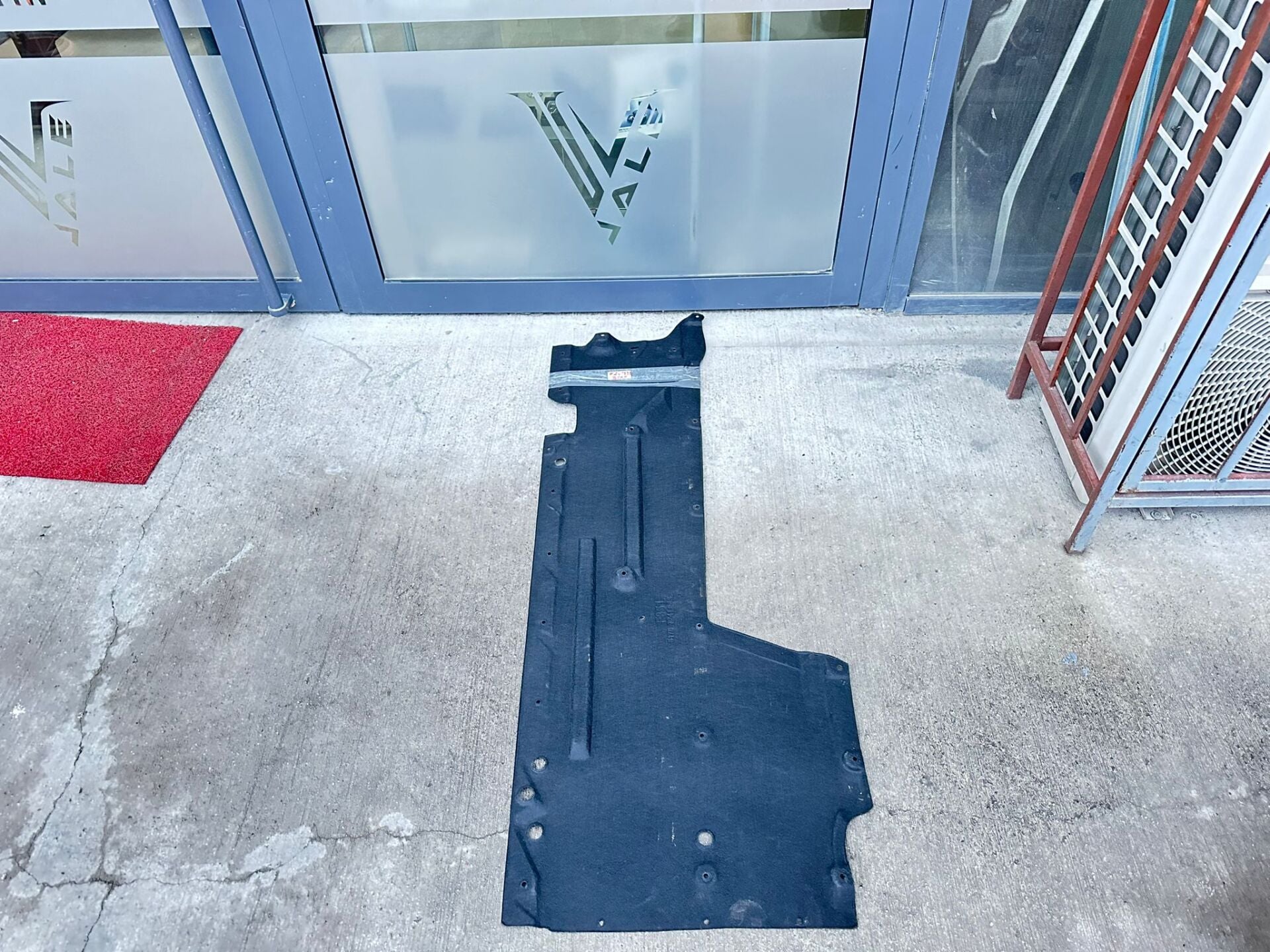 BMW 1-3 SERİSİ MARŞBİYEL ALT KAPLAMASI - L - F20.F30 YAN SANAYİ