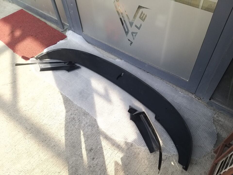 BMW 5 SERİSİ ÖN TAMPON SPOYLERİ - M - LİP - PARLAK SİYAH TEK PARÇA  - F10 YAN SANAYİ