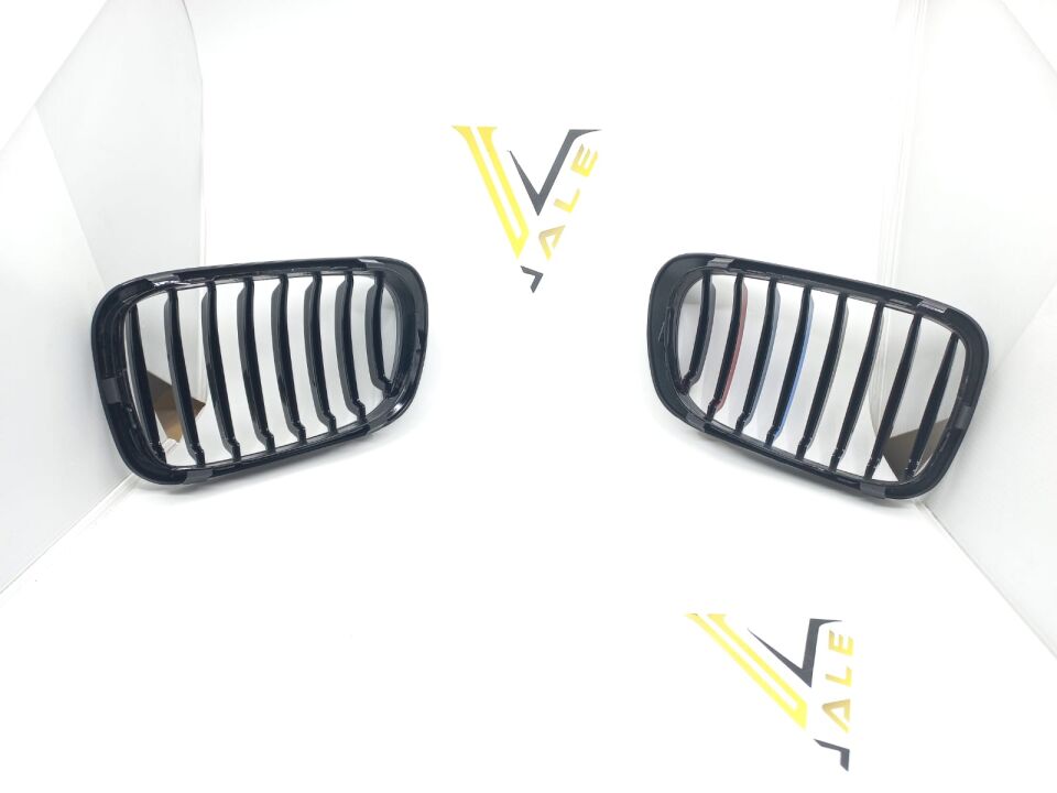 BMW 3 SERİSİ PANJUR SET - PARLAK SİYAH - TEKLİ M RENKLİ E46/2.03/03< YAN SANAYİ