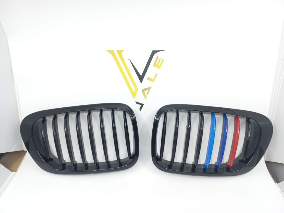 BMW 3 SERİSİ PANJUR SET - PARLAK SİYAH - TEKLİ M RENKLİ E46/2.03/03< YAN SANAYİ